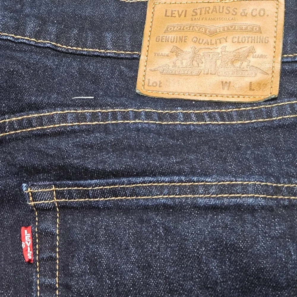Levis blue mid line